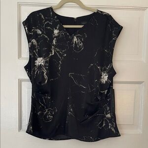 NWT! Donna Karan Elegant Black & White Top